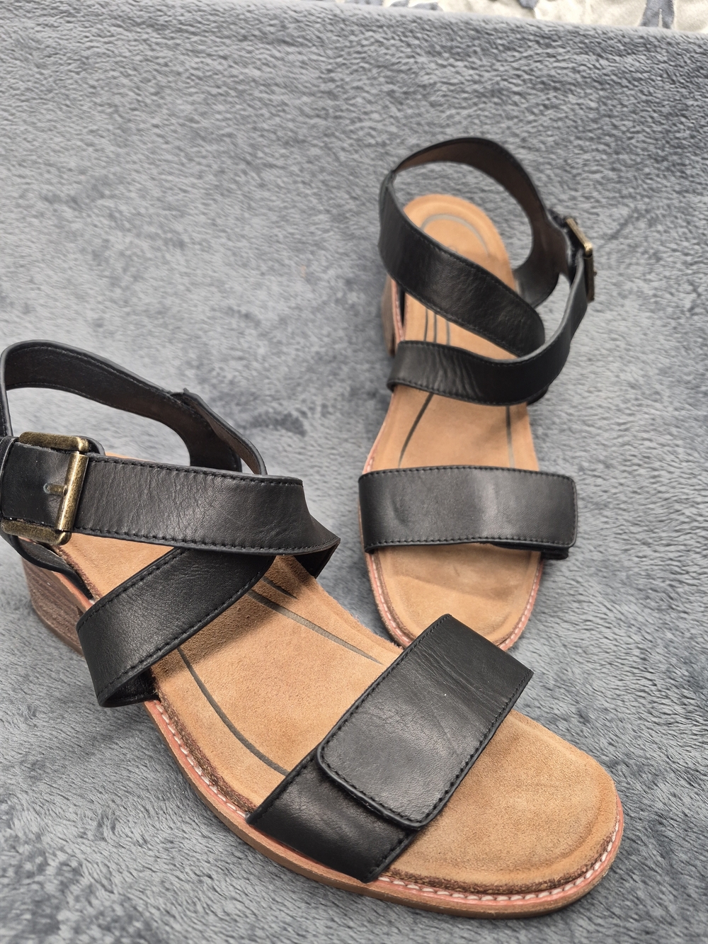 Aetrex Kristin Orthopedic Cross Strap Block Heels  Sandals 8.5 Leather
